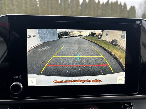 Used 2025 Toyota Camry SE image 27