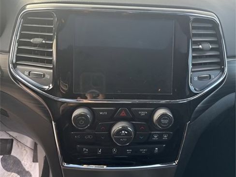 Used 2020 Jeep Grand Cherokee Laredo w/ Quick Order Package 2BN North image 16