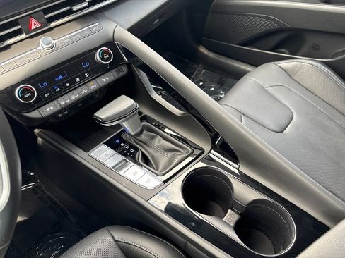 Used 2023 Hyundai Elantra Limited FWD image 18