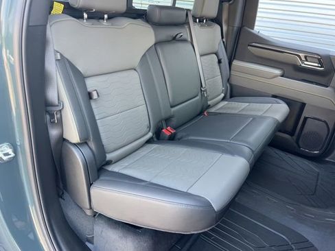 Used 2025 Chevrolet Silverado 1500 ZR2 w/ Technology Package image 35