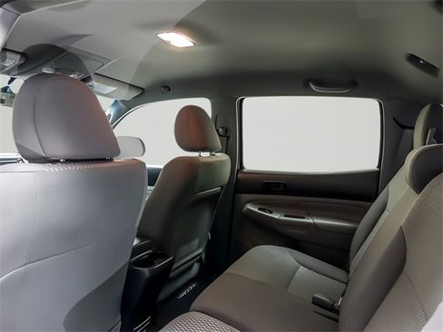 Used 2015 Toyota Tacoma 4x4 Double Cab w/ SR5 Package image 11