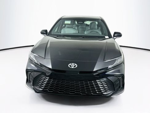 Used 2025 Toyota Camry SE FWD image 2
