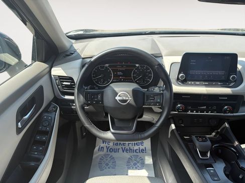 Used 2025 Nissan Rogue SV AWD/4WD image 12