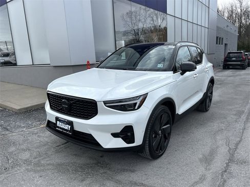 New 2026 Volvo XC40 B5 Ultra w/ Climate Package image 4