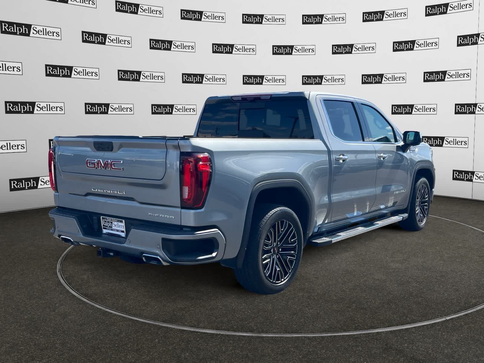 Used 2024 GMC Sierra 1500 Denali w/ Technology Package AWD/4WD image 6