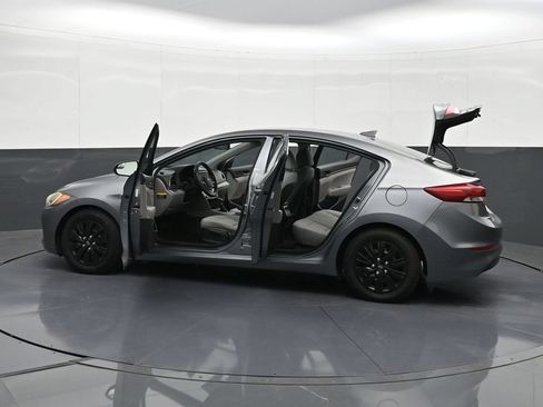 Used 2017 Hyundai Elantra SE FWD image 39