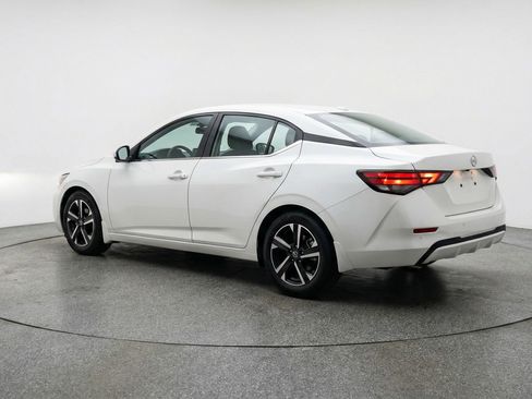 Used 2025 Nissan Sentra SV image 6