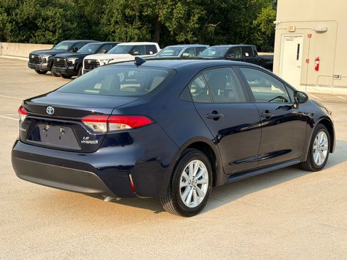 Used 2024 Toyota Corolla LE w/ LE Convenience Package FWD image 4