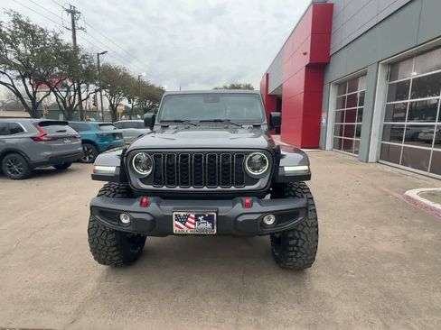 Used 2025 Jeep Gladiator Rubicon w/ Convenience Group image 3