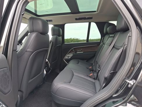 New 2025 Land Rover Range Rover SE image 8