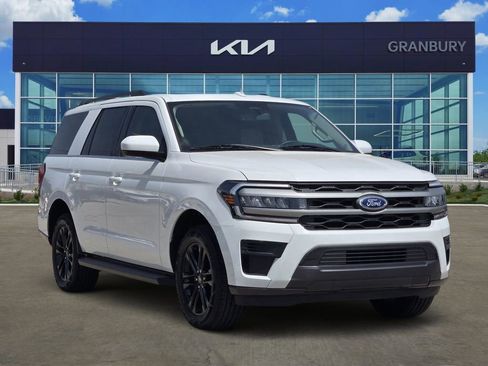 Used 2024 Ford Expedition XLT RWD image 3