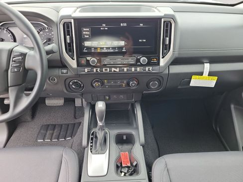 Used 2025 Nissan Frontier SV image 12