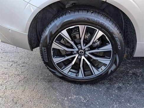 Used 2025 Volvo XC60 B5 Plus image 24