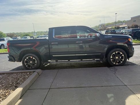 Used 2022 Chevrolet Silverado 1500 High Country w/ Z71 Off-Road Package AWD/4WD image 5