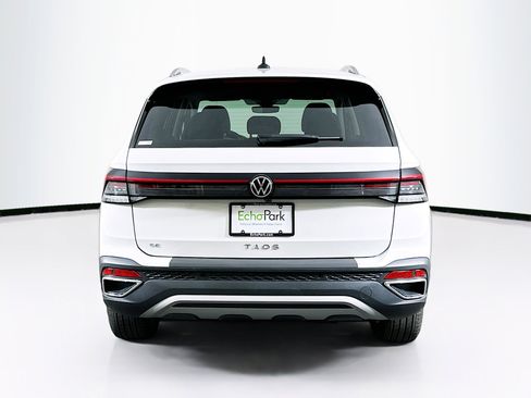 Used 2025 Volkswagen Taos SE image 7
