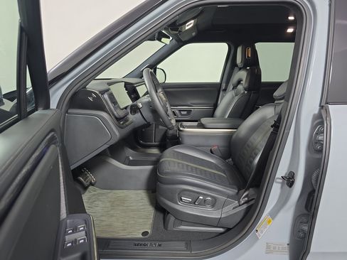 Used 2024 Rivian R1S Adventure AWD/4WD image 20