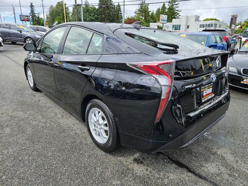 Used 2017 Toyota Prius Two w/ Prius Two Safety Plus Package FWD image 6