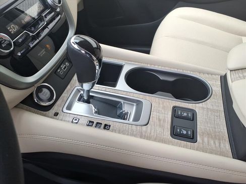 Used 2024 Nissan Murano SL image 11