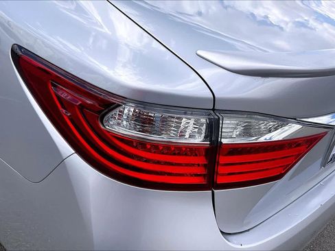 Used 2013 Lexus ES 300h w/ Premium Pkg FWD image 26