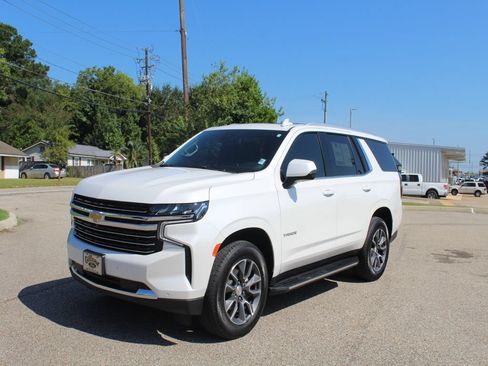 Used 2024 Chevrolet Tahoe LT w/ Luxury Package RWD image 2