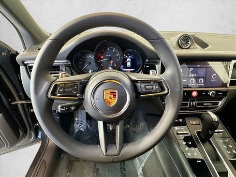 Certified 2026 Porsche Macan AWD/4WD image 14