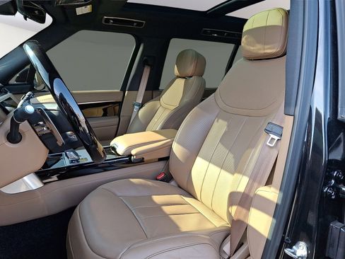 Used 2025 Land Rover Range Rover Long Wheelbase SE AWD/4WD image 3