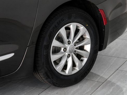 Used 2019 Chrysler Pacifica Touring-L FWD image 55