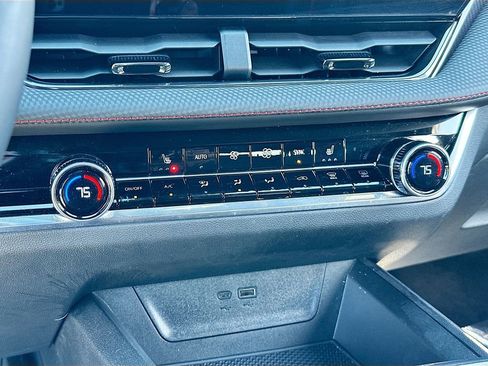 Used 2025 Chevrolet Equinox RS image 16