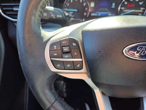 Used 2022 Ford Explorer XLT w/ Equipment Group 202A image 33