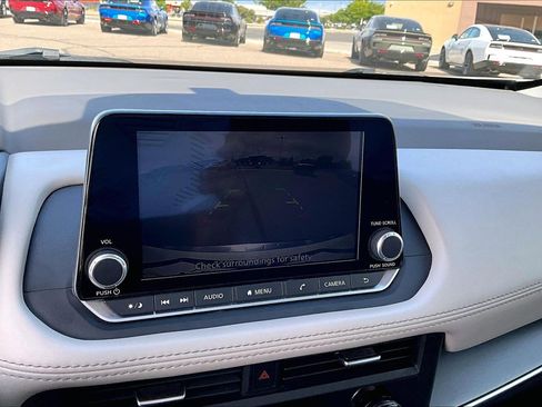 Used 2023 Nissan Rogue SV FWD image 14