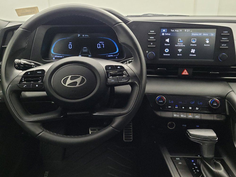Used 2025 Hyundai Elantra Sport FWD image 22