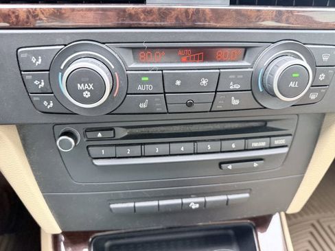 Used 2010 BMW 328i xDrive Sedan image 12