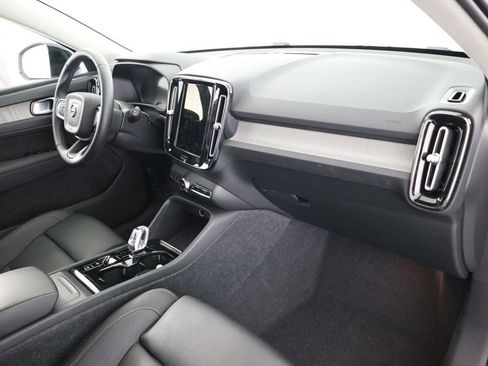 Used 2024 Volvo XC40 B5 Plus w/ Climate Package image 25