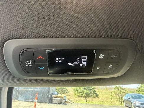 Certified 2025 Chrysler Pacifica Select FWD image 22