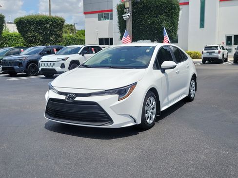 Used 2026 Toyota Corolla LE FWD image 5