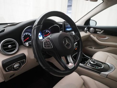 Used 2017 Mercedes-Benz GLC 300 4MATIC image 8
