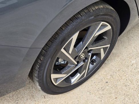 New 2026 Hyundai Elantra Limited FWD image 6