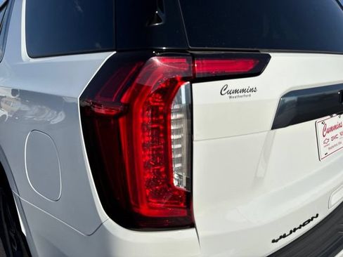 Used 2024 GMC Yukon AT4 w/ Technology Package AWD/4WD image 11
