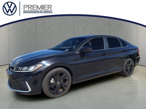 Used 2025 Volkswagen Jetta SE FWD image 1
