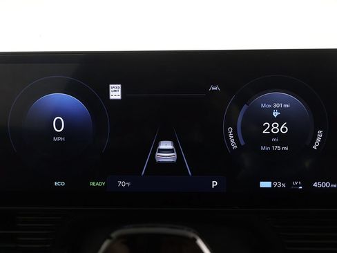 Used 2025 Hyundai Ioniq 5 SE RWD image 34