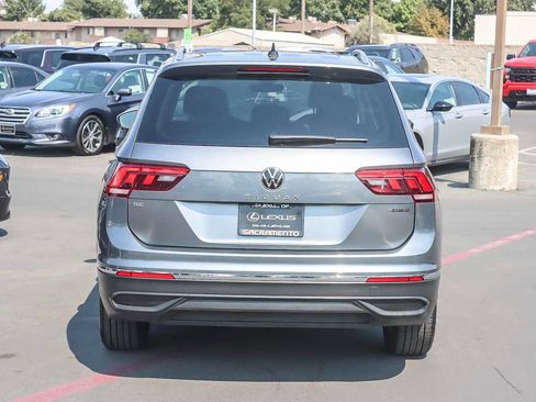 Used 2022 Volkswagen Tiguan SE image 3