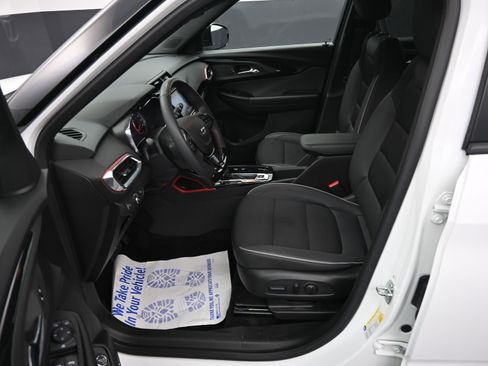 Used 2023 Chevrolet TrailBlazer RS w/ Sun and Liftgate Package image 22