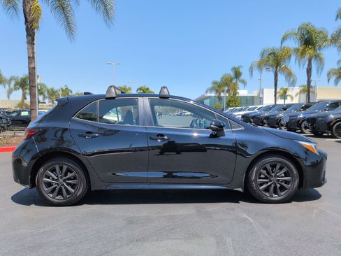 Used 2025 Toyota Corolla SE w/ SE Package FWD image 11