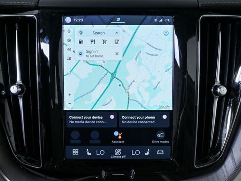Certified 2024 Volvo XC60 B5 Ultimate AWD/4WD image 17