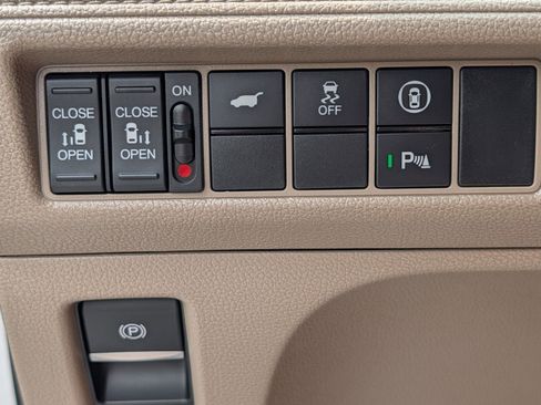 Used 2023 Honda Odyssey Elite image 13