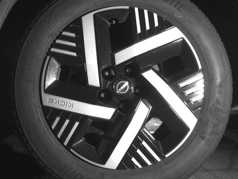 Used 2025 Nissan Kicks SV image 12