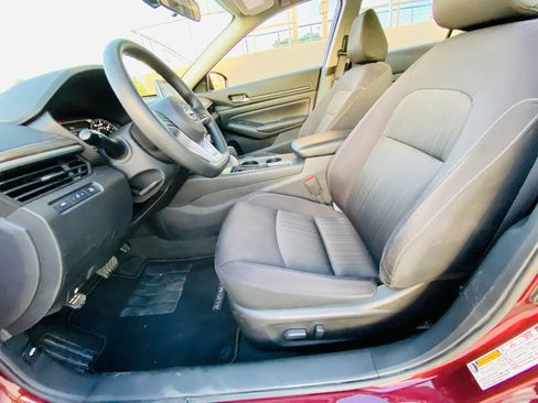 Used 2025 Nissan Altima 2.5 SV FWD image 29