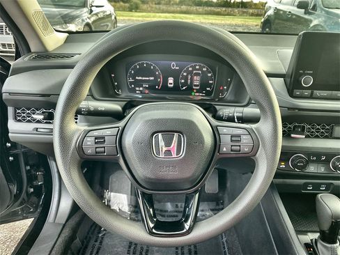 Used 2025 Honda Accord SE image 11