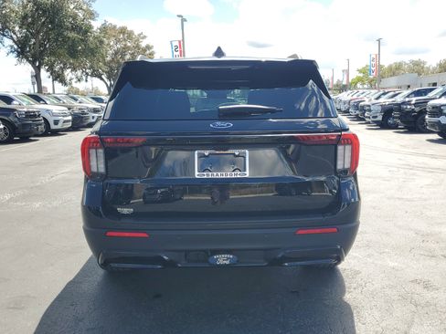 Certified 2025 Ford Explorer ST-Line w/ Premium Package image 8