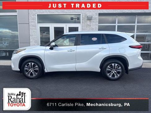 Certified 2023 Toyota Highlander XLE image 1